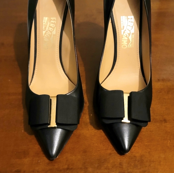 ferragamo double bow pump